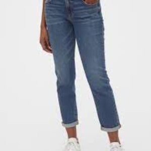 GAP Girlfriend Mid-Rise Jeans 4/27